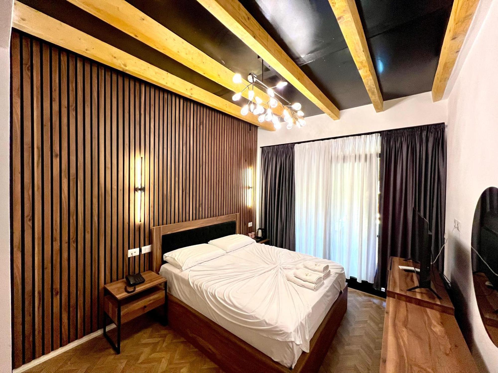Troja - & Restaurant 4* Shupenze