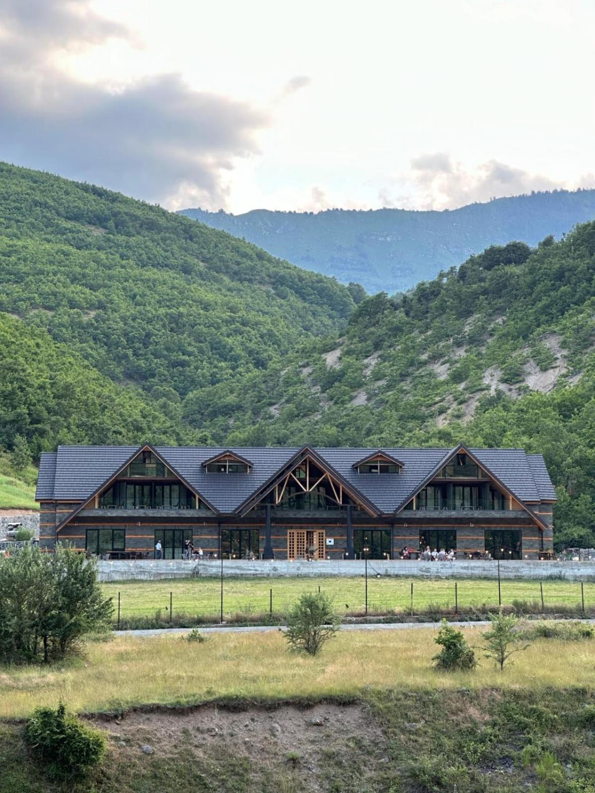 Hotel Troja - & Restaurant